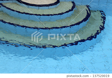 stones in swimming pool 137520019
