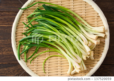 Chives and aromatic vegetables served on a bamboo strainer Chives and aromatic vegetables served on a bamboo strainer 137520059