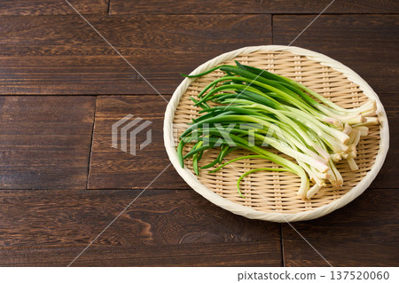 Chives and aromatic vegetables served on a bamboo strainer Chives and aromatic vegetables served on a bamboo strainer 137520060