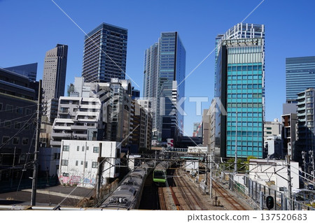從猿樂橋眺望山手線和澀谷摩天大樓 1158年3月 澀谷 澀谷城市景觀與猿樂橋 從猿樂橋眺望山手線和澀谷摩天大樓 1158年3月 澀谷 澀谷城市景觀與猿樂橋 137520683