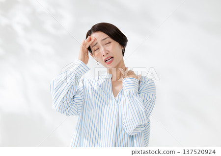 A woman with poor health 137520924