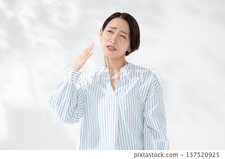 A woman with poor health 137520925