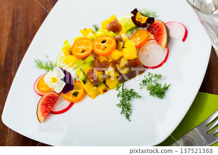 Plate of delicious tuna tartar Plate of delicious tuna tartar 137521388