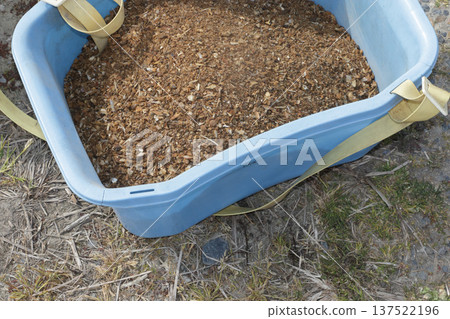 Fishmeal spraying Fishmeal spraying 137522196
