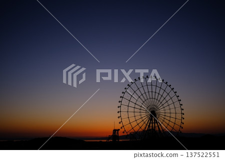 夕陽下的摩天輪 夕陽下的摩天輪 137522551