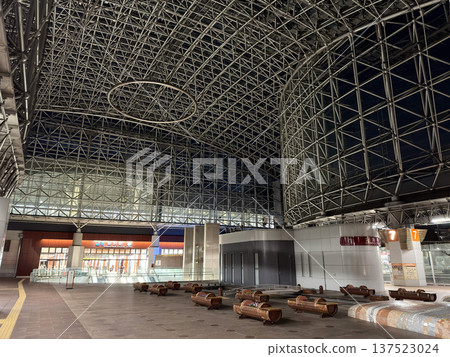[Kanazawa Station] Hospitality Dome, Tsuzumimon Gate, Hokuriku 137523024