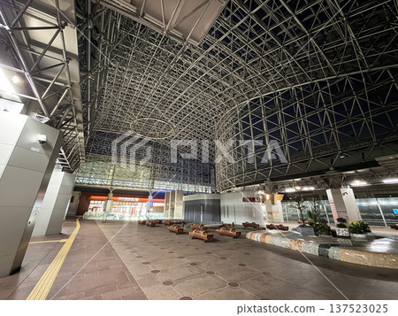 [Kanazawa Station] Hospitality Dome, Tsuzumimon Gate, Hokuriku 137523025