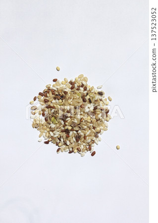 These are grains of mixed grain placed on a white background. These are grains of mixed grain placed on a white background. 137523052