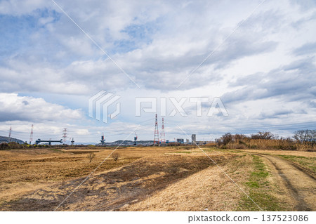 Yodo River right bank riverbed scenery, Takatsuki City, Osaka Prefecture 137523086