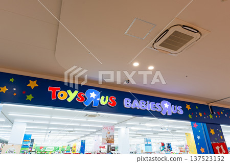 Shopping at Toys R Us and Babies R Us Takao store in Higashiasakawacho, Hachioji, Tokyo Shopping at Toys R Us and Babies R Us Takao store in Higashiasakawacho, Hachioji, Tokyo 137523152