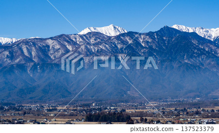 冬季北阿爾卑斯山和城市景觀,長野縣 冬季北阿爾卑斯山和城市景觀,長野縣 137523379