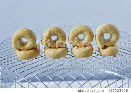 Traditional italian taralli snack 137523938