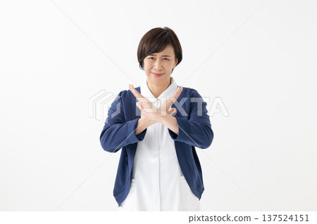 給 Ng 標誌的女人 給 Ng 標誌的女人 137524151