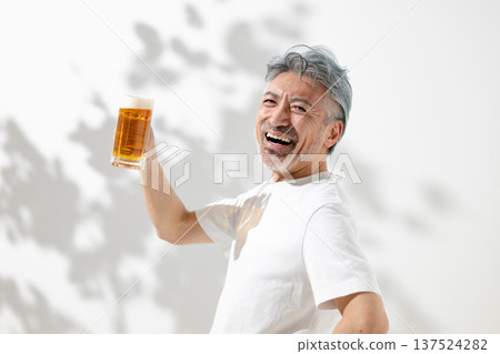 Smiling man holding a beer mug 137524282