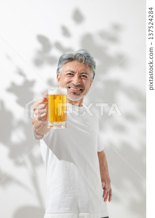 Smiling man holding a beer mug 137524284