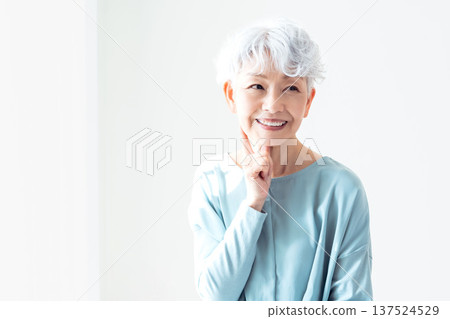 思考高級女性 137524529