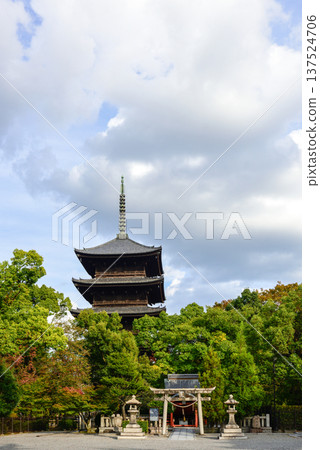 東寺、五層寶塔和秋葉 東寺、五層寶塔和秋葉 137524706
