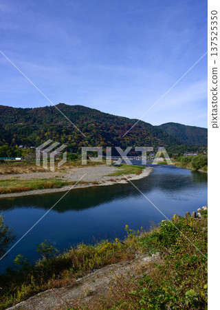 嵯峨野嵐山渡月橋和大井川(桂川) 嵯峨野嵐山渡月橋和大井川(桂川) 137525350