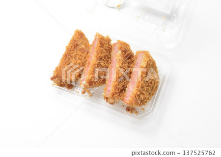 Thick-cut sliced cutlet Thick-cut sliced cutlet 137525762