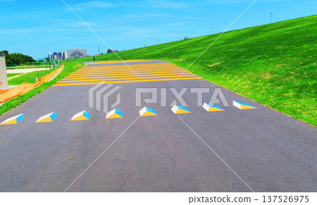 荒川自行車道上清晰的道路標線一覽 137526975
