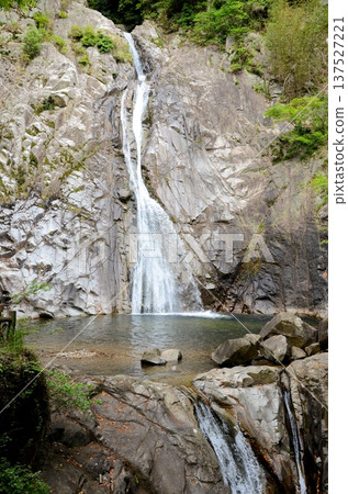 平和瀑布 137527221