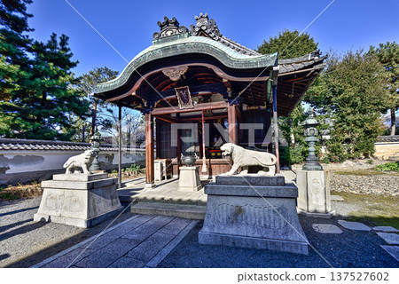 Bishamonten Hall, the guardian shrine of Ryosokuin, a sub-temple of Kenninji Temple Bishamonten Hall, the guardian shrine of Ryosokuin, a sub-temple of Kenninji Temple 137527602