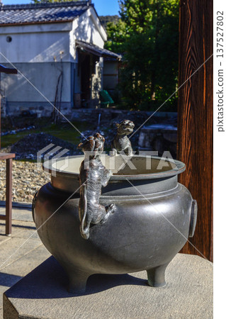 毗沙門天殿內的虎形香爐，毗沙門天殿是建仁寺分寺兩速院的守護神社。 137527802
