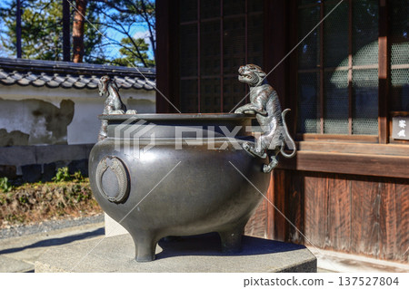 毗沙門天殿內的虎形香爐，毗沙門天殿是建仁寺分寺兩速院的守護神社。 137527804