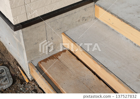 入口、地基工程、獨立式住宅、建築、新建工程、房屋、階梯、新獨立式住宅、入口、混凝土、建築物、住宅 137527832