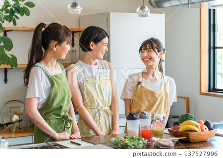 Cooking classes, cooking school, cooking classes, mom friends who cook, women (kitchen) Cooking classes, cooking school, cooking classes, mom friends who cook, women (kitchen) 137527996