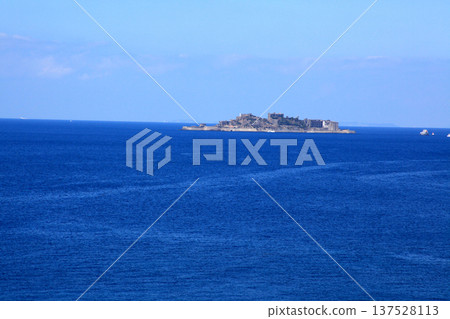 長崎市野茂崎-從恐龍公園眺望蔚藍的大海和高島町的島嶼 長崎市野茂崎-從恐龍公園眺望蔚藍的大海和高島町的島嶼 137528113