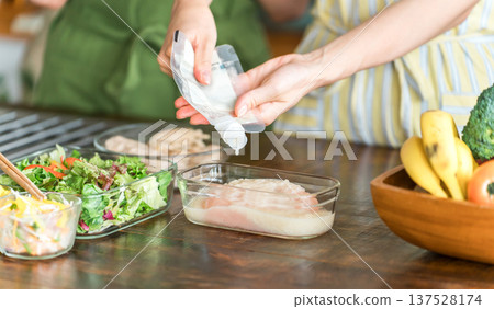 Hands of a woman cooking (koji dishes) Hands of a woman cooking (koji dishes) 137528174