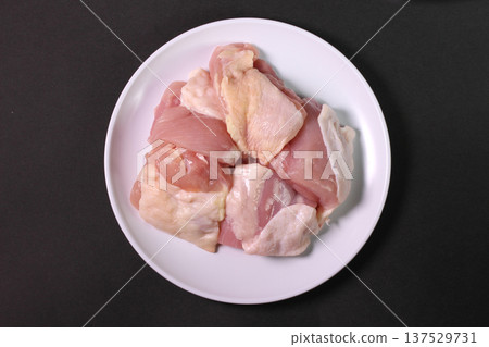 Block of chicken thigh on a plate (aerial view) 137529731