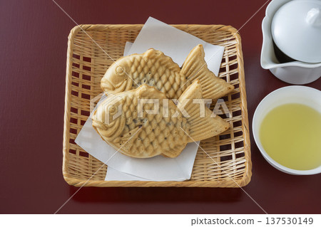 Taiyaki (fish cake) Taiyaki (fish cake) 137530149