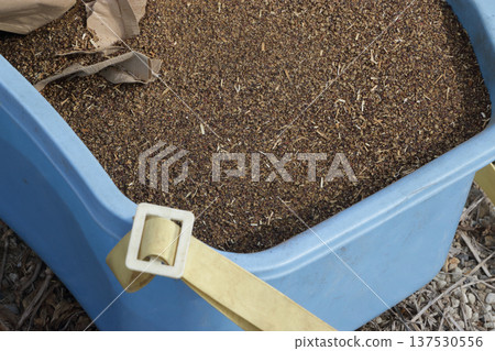 Seed meal scattering 137530556