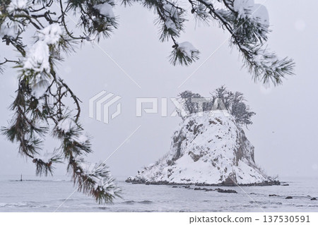 Snow scene on the island of Mitsuke Snow scene on the island of Mitsuke 137530591