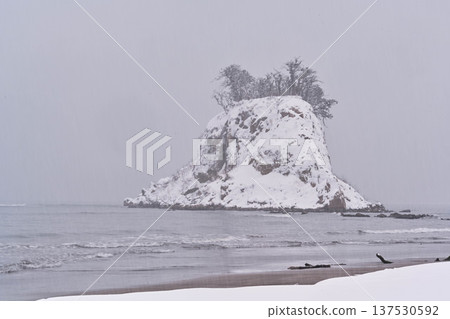 Snow scene on the island of Mitsuke 137530592