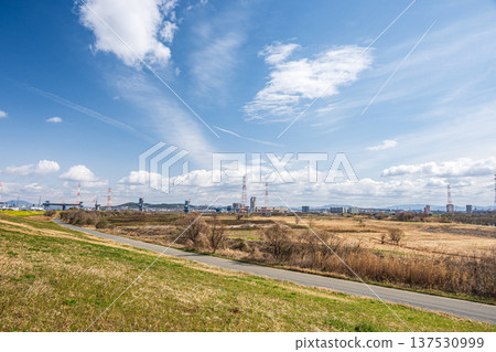 大阪府高槻市淀川右岸河床風光 137530999