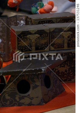 Hina dolls' belongings 137531246