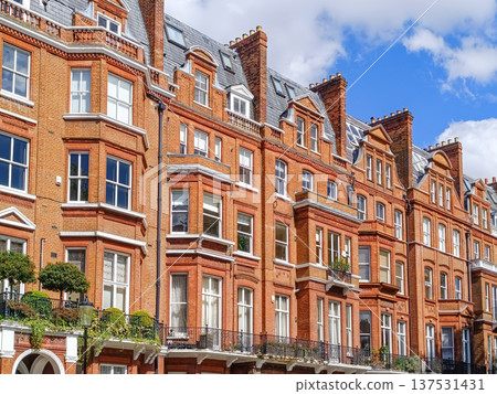 Historic London Victorian Townhouses with Classic Red Brick Architecture Historic London Victorian Townhouses with Classic Red Brick Architecture 137531431