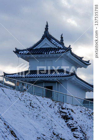 白雪皚皚的城堡 白雪皚皚的城堡 137535788