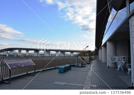 從大津市琵琶湖大橋米廣場路邊站的觀景台欣賞美景 從大津市琵琶湖大橋米廣場路邊站的觀景台欣賞美景 137536496