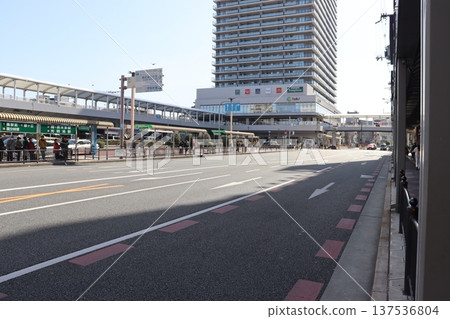 位於堺市堺區堺東站前,堺市政府前的高層公寓大樓 位於堺市堺區堺東站前,堺市政府前的高層公寓大樓 137536804