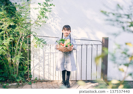 Girl holding vegetables in the garden 137537440