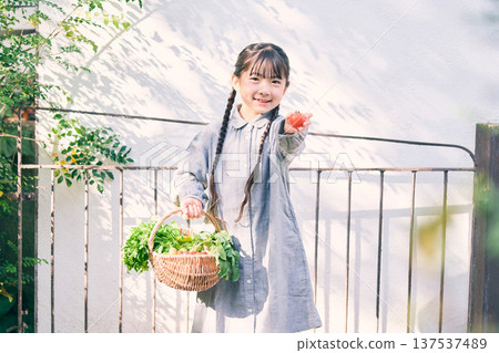 Girl holding vegetables in the garden 137537489