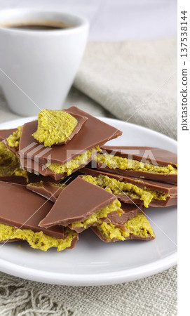 Dubai chocolate with pistachios and kadaif Dubai chocolate with pistachios and kadaif 137538144