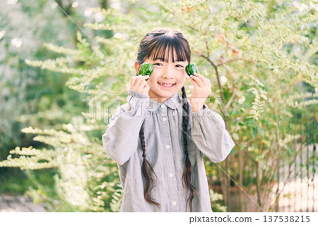 Girl holding vegetables in the garden 137538215