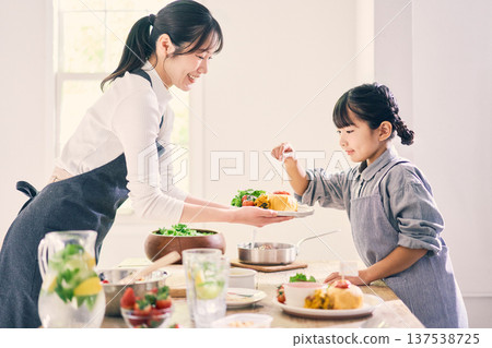 Parents prepare meals 137538725