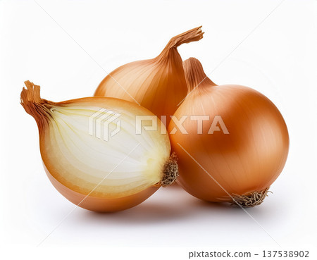 白色背景上的洋蔥 | 新鮮蔬菜食材的橫切面 137538902
