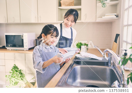 Parents and children tidying up the dishes Parents and children tidying up the dishes 137538931